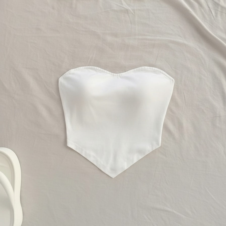 Top strapless blanco con silueta de corazón