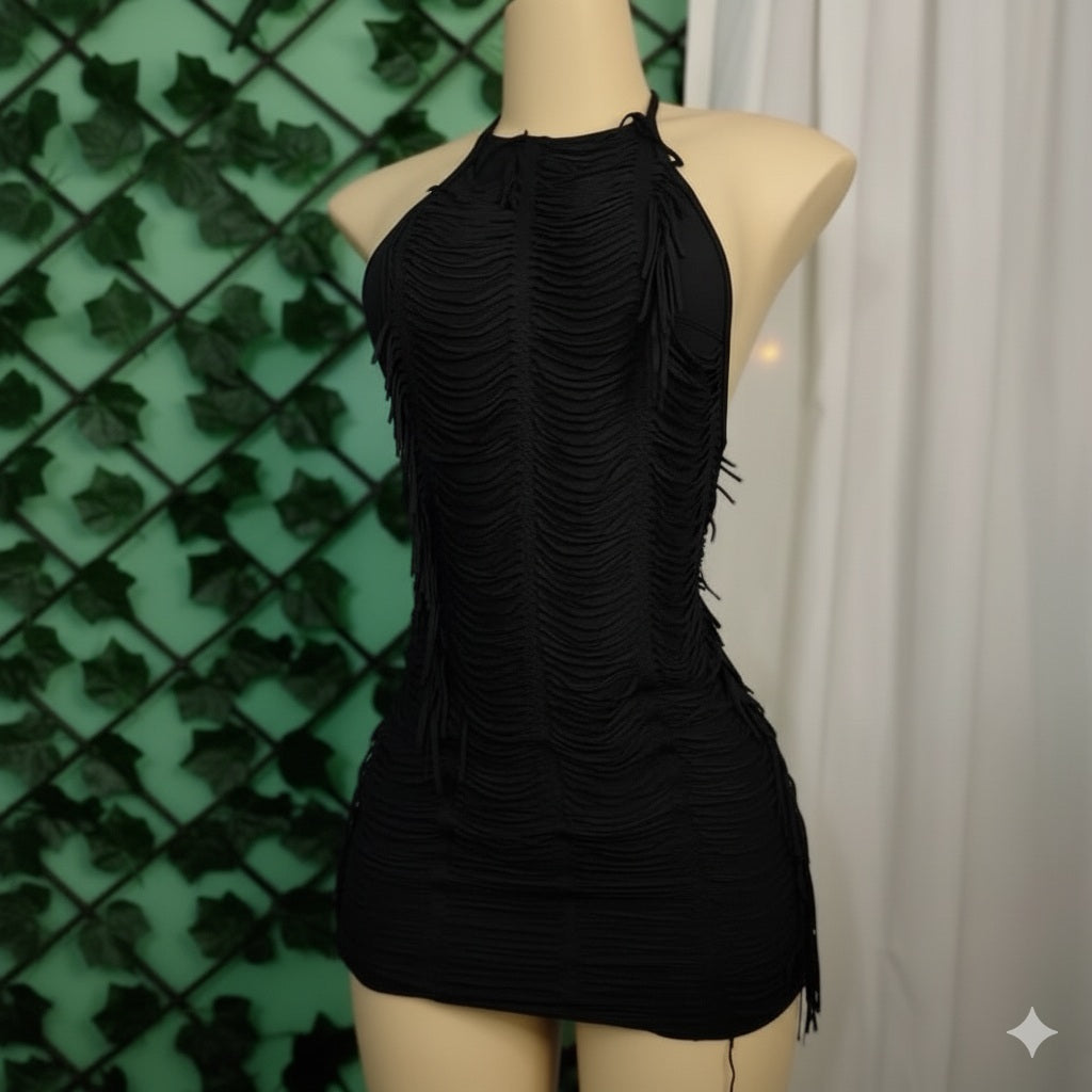 Minivestido negro con flecos y cuello halter