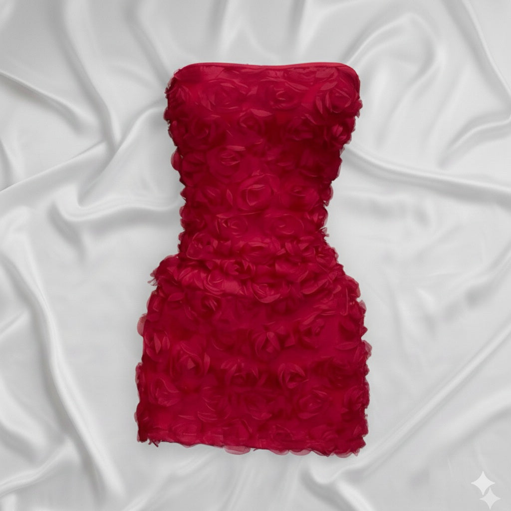Minivestido strapless rojo con rosas en 3D