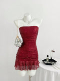 Minivestido rojo de lentejuelas con ruedo amplio