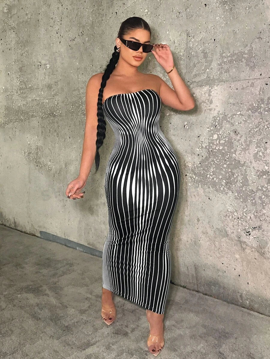 Vestido strapless largo de rayas blanco y negro