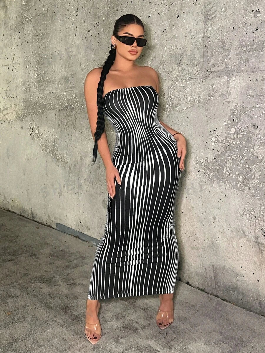 Vestido strapless largo de rayas blanco y negro